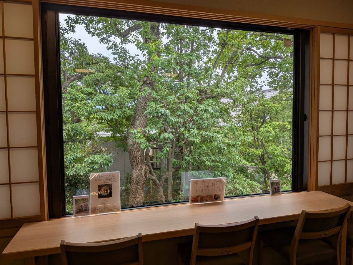 奈良県民に愛される銘菓「さつま焼」。焼きたてが食べられるのは本店の茶房だけ！かき氷メニューもあるよ！