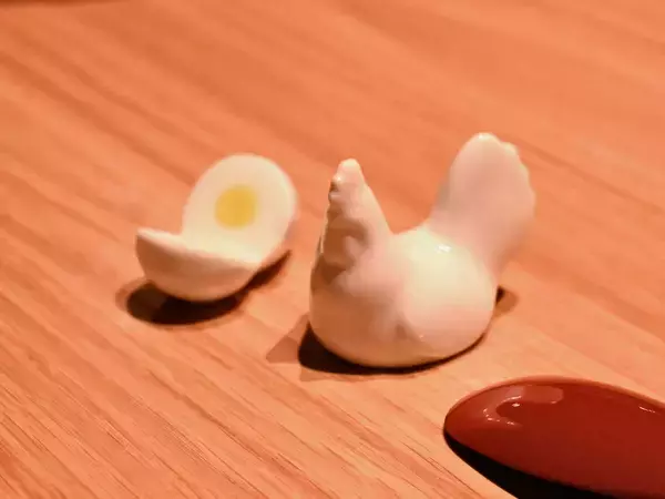 「死ぬまでに食べたい至極の親子丼。リニューアルした人形町の老舗「玉ひで」の元祖親子丼の魅力とは？」の画像