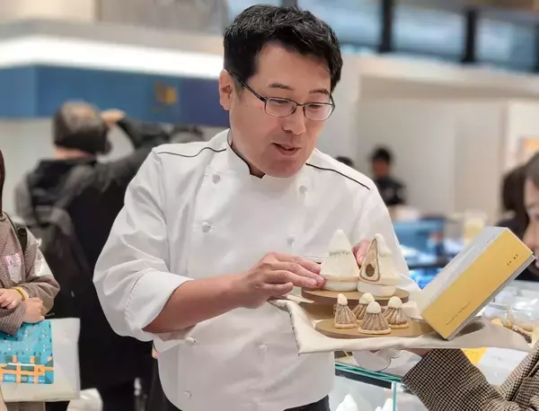 「行列必至のスイーツ誕生！大丸東京店で買える飲めそうなほどとろける“白いモンブラン”」の画像