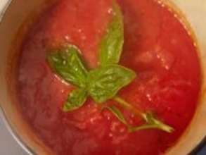 プロが教える本当においしい「王道トマトソース」の作り方【基本の料理】