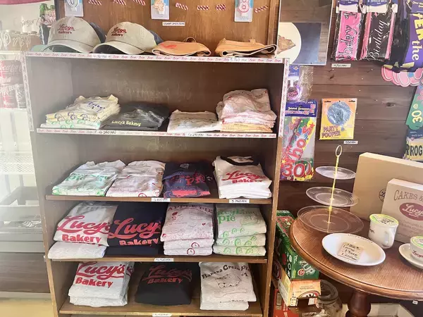 「横浜市のアメリカンケーキ専門店『Lucy’s Bakery』で出会った「キーライムパイ」の奇跡の口どけに恋したワケ」の画像