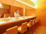 「アジやマグロに一番合うお酒は何？ 寿司と日本酒の完璧なペアリングを新宿の人気鮨屋で体験してきた！」の画像2