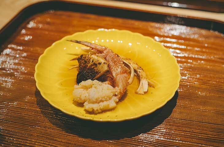 【東京の名店】わずか2室のみ！特別な夜に訪れたい完全個室の『かにじぇんぬ 麻布』で「松茸と活蟹コース」を体験