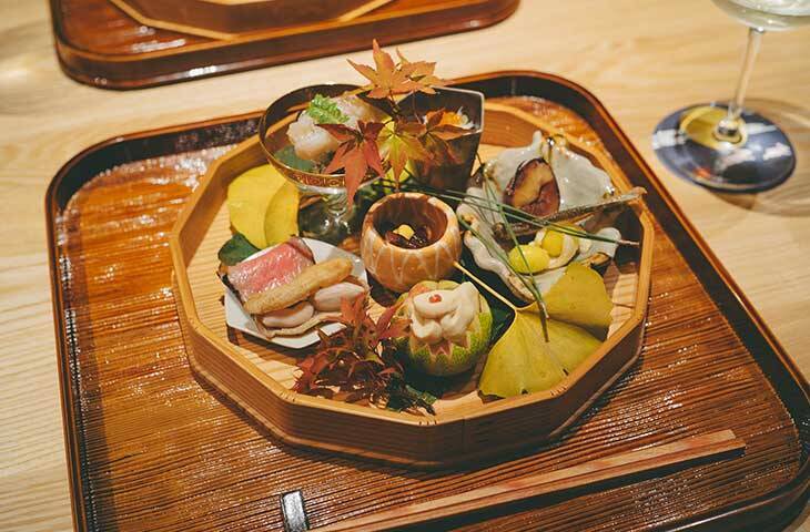 【東京の名店】わずか2室のみ！特別な夜に訪れたい完全個室の『かにじぇんぬ 麻布』で「松茸と活蟹コース」を体験