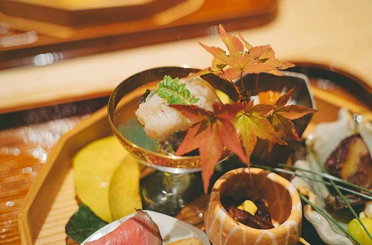 【東京の名店】わずか2室のみ！特別な夜に訪れたい完全個室の『かにじぇんぬ 麻布』で「松茸と活蟹コース」を体験