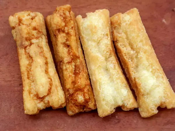 「実は本店でしか味わえない！『豆源』の“揚げたて塩おかき”が旨い理由」の画像