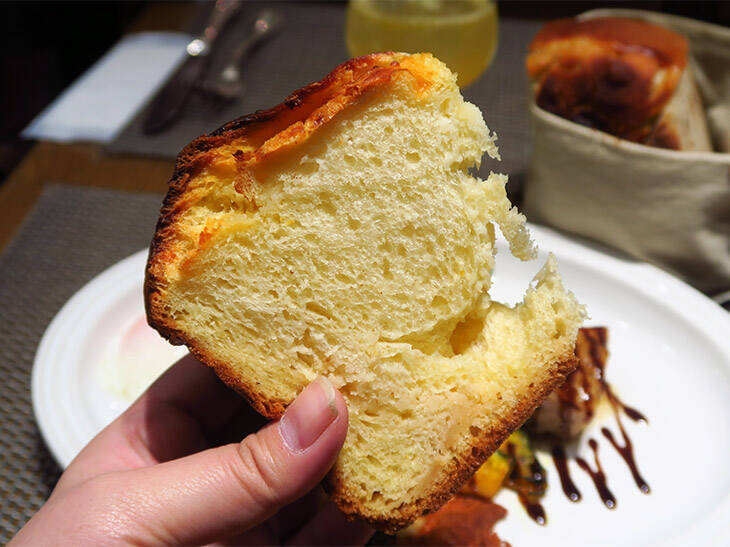 「ル・クルーゼ」とパリ生まれのブーランジェリーがコラボ！ 今しか食べられない絶品パンを限定販売