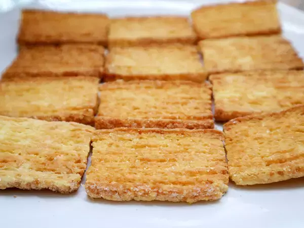 「誕生50周年、不二家「ホームパイ」は昔の味と違うって知ってた？ サクサク感の秘密を取材してきた」の画像