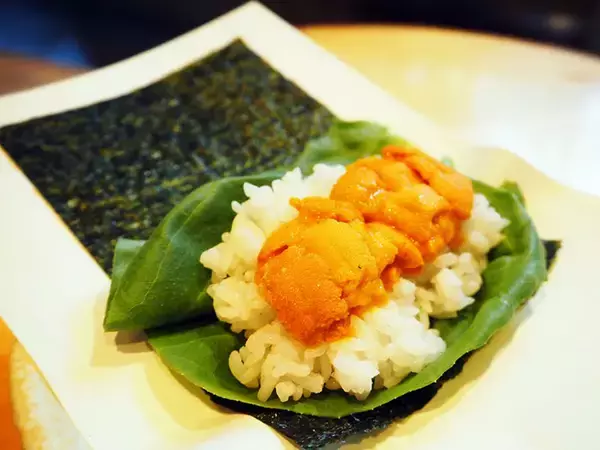 「賞味期限3秒！？ 原宿に巻きたてパリパリ海苔手巻きの専門店がオープン！」の画像