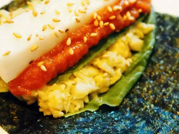 「賞味期限3秒！？ 原宿に巻きたてパリパリ海苔手巻きの専門店がオープン！」の画像