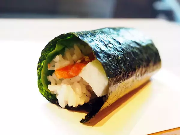 「賞味期限3秒！？ 原宿に巻きたてパリパリ海苔手巻きの専門店がオープン！」の画像