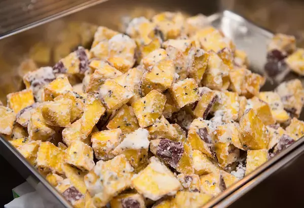 「マツコ・デラックスも賞賛！ 北海道小樽発の白い大学いも「粉雪芋」を食べてきた」の画像