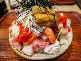 「ネタが20種類以上の“富士山”盛り！ 女性が夢中になる『江戸富士』の「バラ海鮮丼」に初挑戦してきた」の画像5