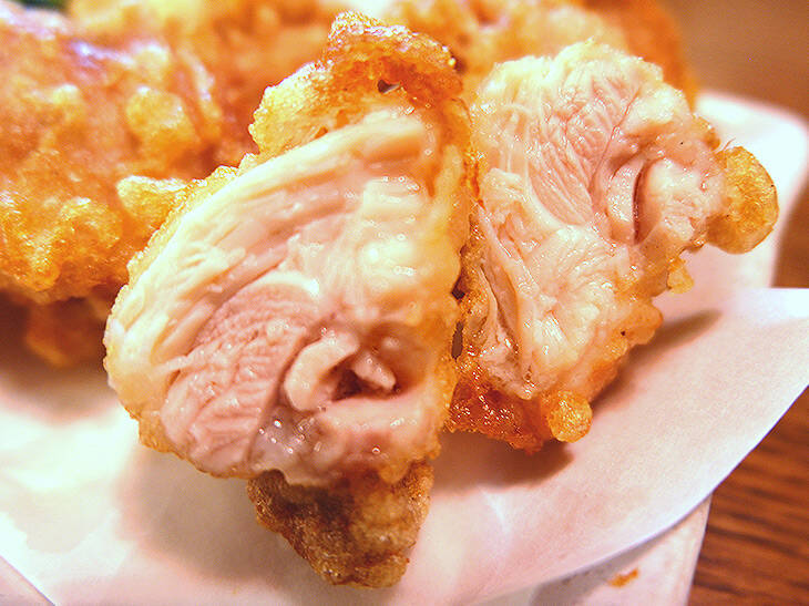 肉汁たっぷりヤケド注意！ 『鶏のチョモランマ』で絶品の若鶏もも肉の唐揚げを食べてきた
