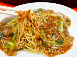 五反田の町中華『梅林』の“裏番”メニュー「青菜からし焼きそば」を食べずして、焼きそばは語れない！