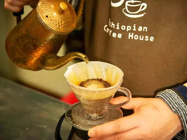 「東京都葛飾区で最高のエチオピアコーヒー体験！ 隠れ家風コーヒーハウスで“リトル・エチオピア”に浸る」の画像