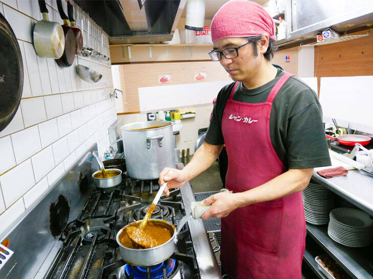 総重量1.8kg！ 『ジャン・カレー 末広町店』の「アゲアゲカレー」を食べてきた