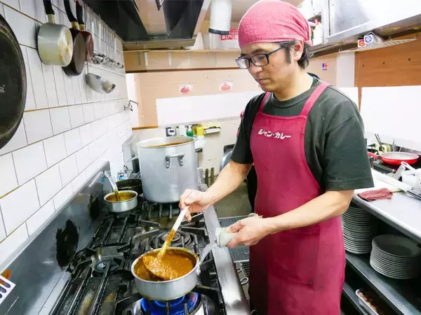 「総重量1.8kg！ 『ジャン・カレー 末広町店』の「アゲアゲカレー」を食べてきた」の画像