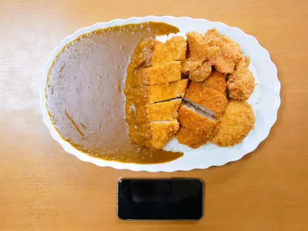 「総重量1.8kg！ 『ジャン・カレー 末広町店』の「アゲアゲカレー」を食べてきた」の画像