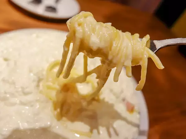 「生モッツァレラチーズがのせ放題！？ 禁断の“無限チーズパスタ”を食べてきた！」の画像
