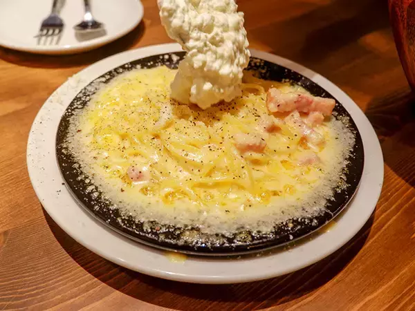 生モッツァレラチーズがのせ放題！？ 禁断の“無限チーズパスタ”を食べてきた！