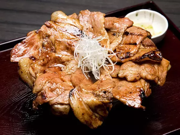 「ごはんが無限に食べられる！ 東京で「絶品豚丼」が食べられる店5選」の画像