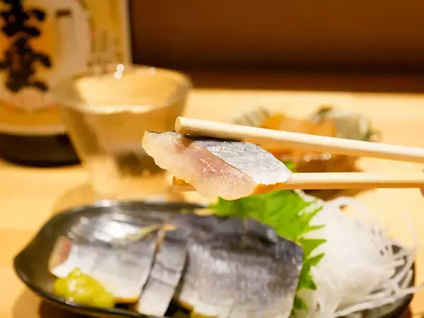 「東京センベロ巡礼！ 高円寺『ほんずなし』は青森の地酒＆地元メシの聖地である」の画像