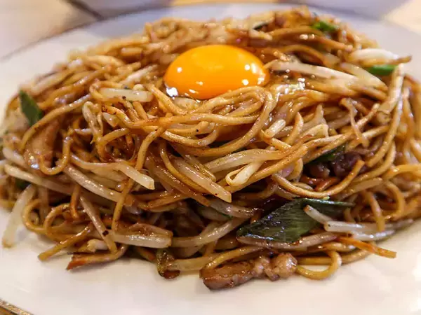 旨い店はタクシー運転手に訊け！ 『あぺたいと』の両面焼きそばの美味しさの謎に迫る！