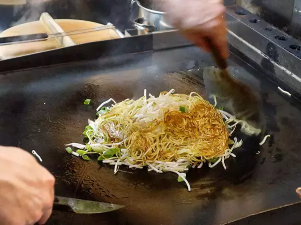 「旨い店はタクシー運転手に訊け！ 『あぺたいと』の両面焼きそばの美味しさの謎に迫る！」の画像