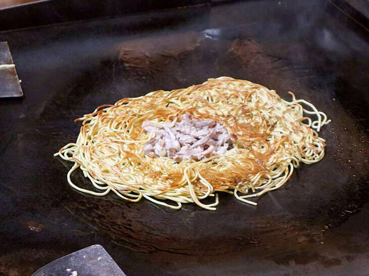 旨い店はタクシー運転手に訊け！ 『あぺたいと』の両面焼きそばの美味しさの謎に迫る！