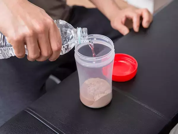 「現役トレーナーに聞く、“プロテイン女子”のための賢いプロテインのとり方」の画像