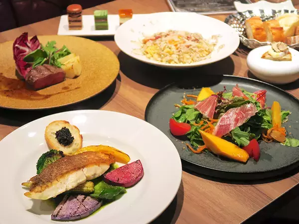 「『Le Bar a Vin 52 AZABU TOKYO』で、サダハル・アオキの限定シャンパンスイーツを実食」の画像