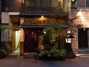 東京下町の名酒場、神田『新八』で酒と魚と下町情緒に浸ってきた