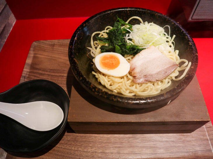 300 で煮えたぎる新感覚ラーメンとは 高田馬場にオープンした 石器ラーメン を食べてきた 19年9月21日 エキサイトニュース