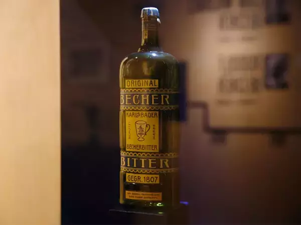 「チェコの養命酒！？ 錬金術師が作った薬草酒「ベヘロフカ」って知ってる？」の画像