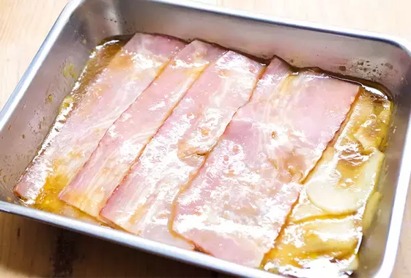 「わさび醤油が決め手！ お酒がすすむ絶品「じゃがベーコントースト」の作り方」の画像