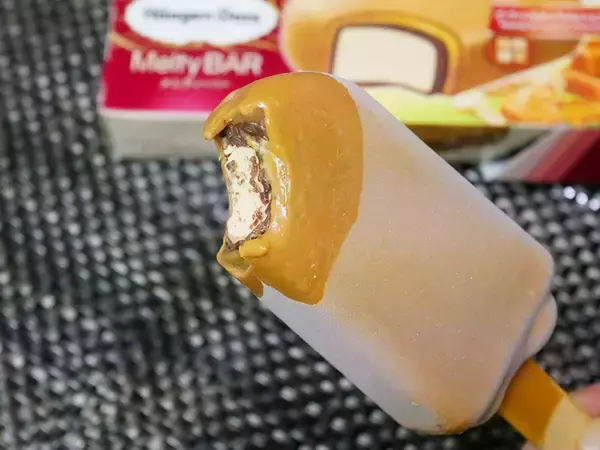 「キャラメルとピーナッツの濃厚さが至福！ ハーゲンダッツの新作「ピーナッツ＆キャラメルショコラ」を食べてみた」の画像