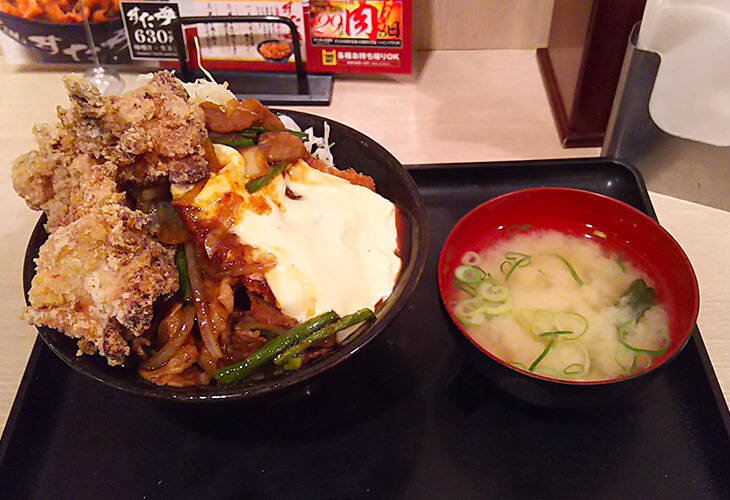 牛 豚 鶏が 一丼 に 豪快すぎる すた丼屋 の トリプルすたみな爆肉丼 を食べてみた 19年12月11日 エキサイトニュース 2 2