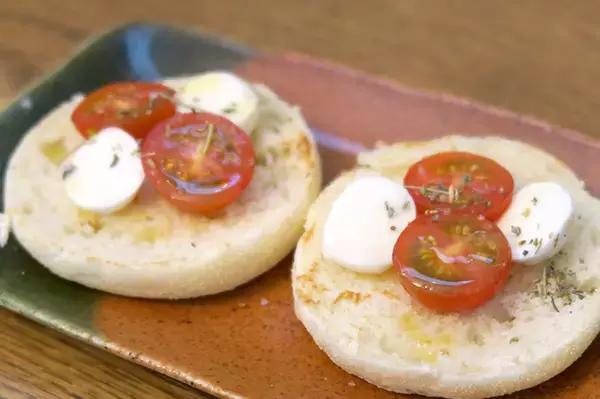 「3万円超えの高級トースター「三菱ブレッドオーブン」は買いか？ サンドイッチを作ってその実力を検証」の画像