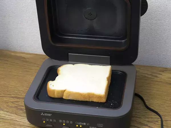 「3万円超えの高級トースター「三菱ブレッドオーブン」は買いか？ サンドイッチを作ってその実力を検証」の画像
