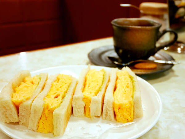東京の老舗『はまの屋パーラー』で、50年以上愛される「卵サンド」を食べてきた！