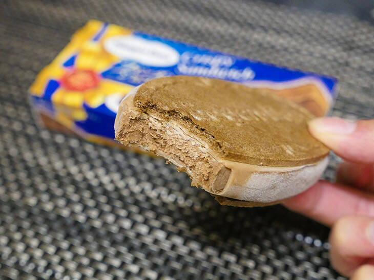 令和元年最後のハーゲンダッツ！ 「苺とブラウニーのパフェ」と「フォンダンショコラ」を食べてみた