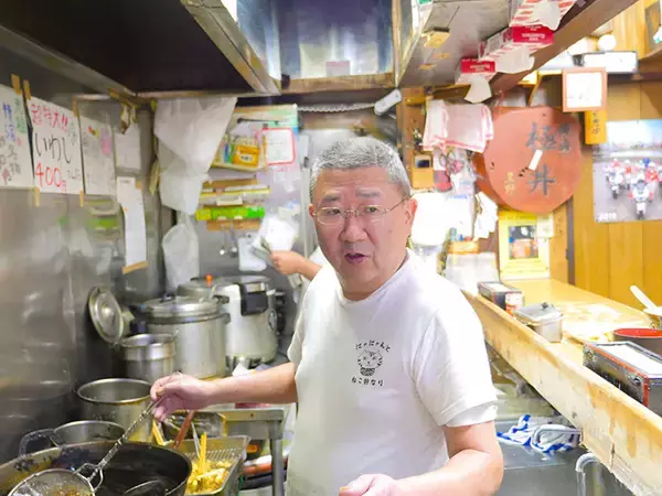 「てんこ盛りすぎる！ 横浜『天丼専門店 豊野丼』で約1.3kgのデカ盛り天丼を食べてきた」の画像