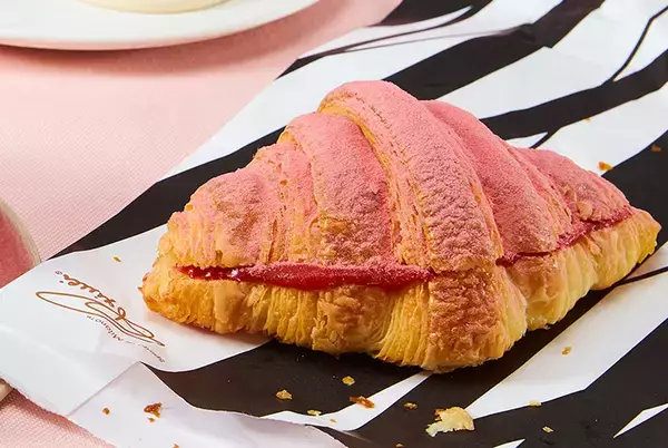 「春はもうすぐ！ 「スターバックス リザーブ ロースタリー 東京」で味わいたい桜グルメ4選」の画像