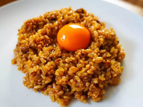 「カルディのあっという間にパエリアができる「ご飯に混ぜるだけ」シリーズがスゴかった！」の画像