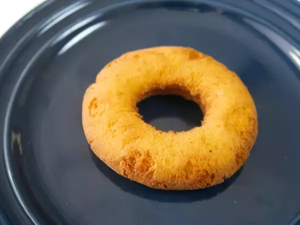 「『成城石井』のロカボおやつは糖質制限の味方！ ドーナッツとビスケットを全種類食べてみた」の画像