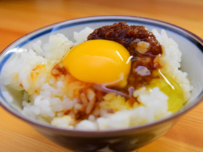 青森県民が熱愛する「食べるスタミナ源たれ」で究極のタレご飯を作れる！