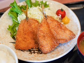 旨い店はタクシー運転手に訊け！ 圧倒的に旨い「アジフライ定食」が食べられる『あじ○』