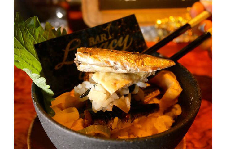 渋谷の人気バーでしか味わえない絶品「オイルサーディン丼」を食べてきた
