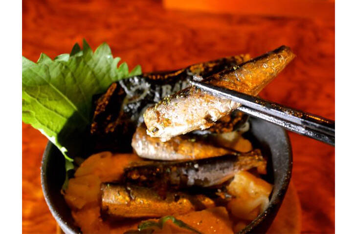 渋谷の人気バーでしか味わえない絶品「オイルサーディン丼」を食べてきた